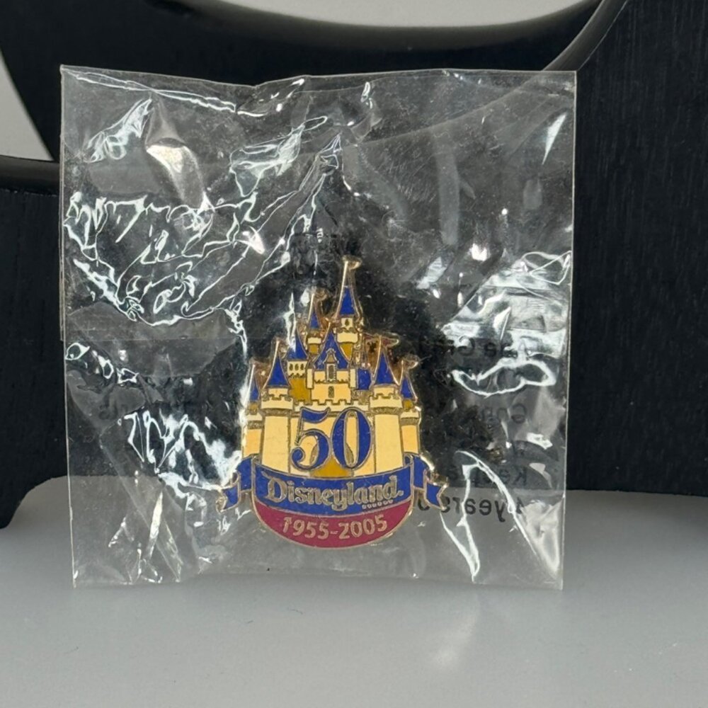 NIP Sealed DISNEYLAND 1955-2005 50th ANNIVERSARY Cast Member Exclusive LAPEL PIN